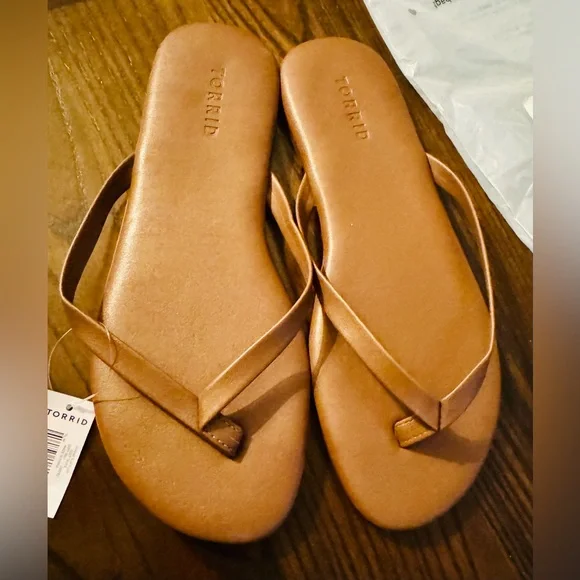 NWT Size 9 Torrid Sunnie Taupe Sandals minimalist faux vegan leather Boho - Picture 1 of 4